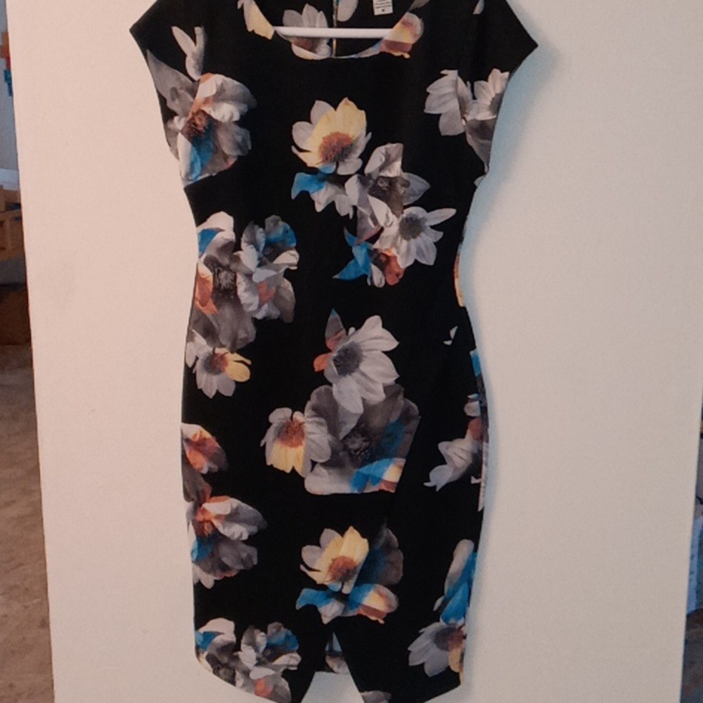 Bar III Scuba Envelope Bodycon Dress Short Sleeve Black Floral Print Size Medium